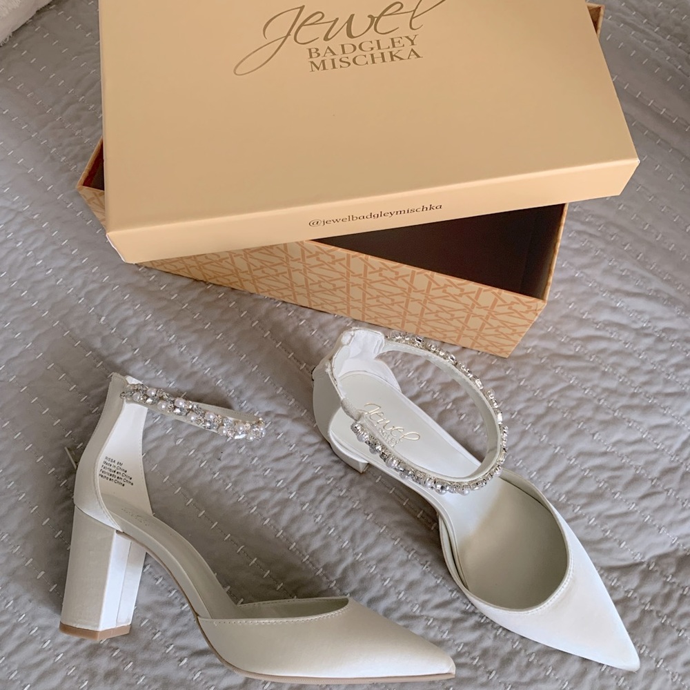 Size 8 Bridal shoes- Badgley Mischka 👰🏻‍♀️